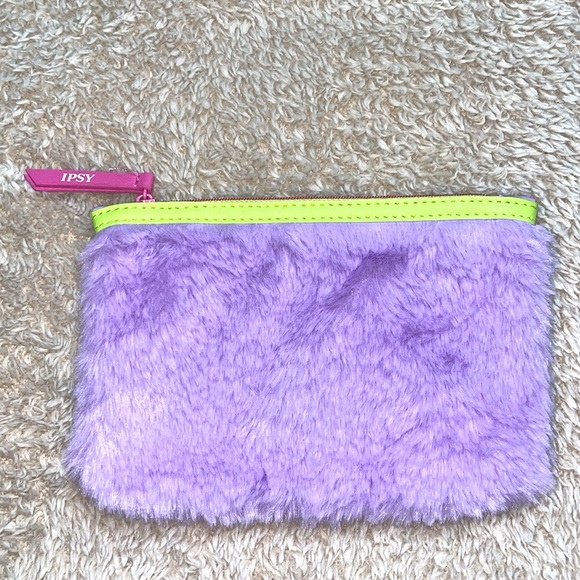 Light Purple Faux Fur & Green Ipsy Makeup Bag Pouch Pink Tassel Fuzzy Soft - Picture 2 of 4